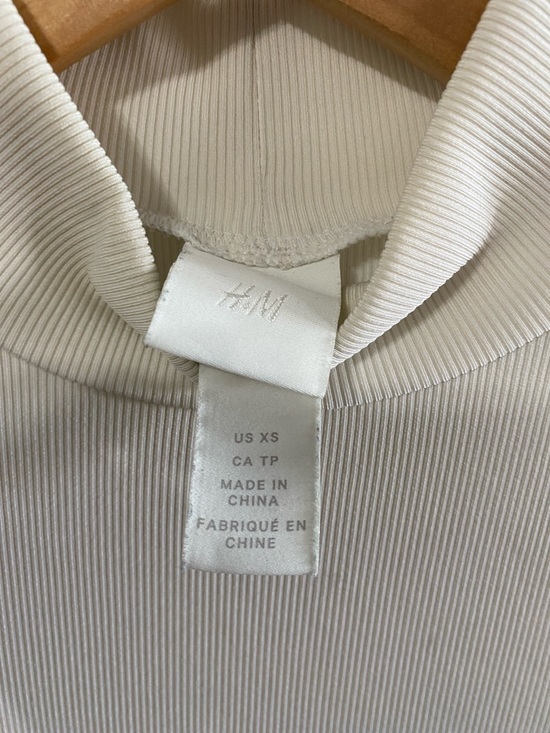 H&M Ribbed Mock Neck Top in Cream - Picture 3 of 5